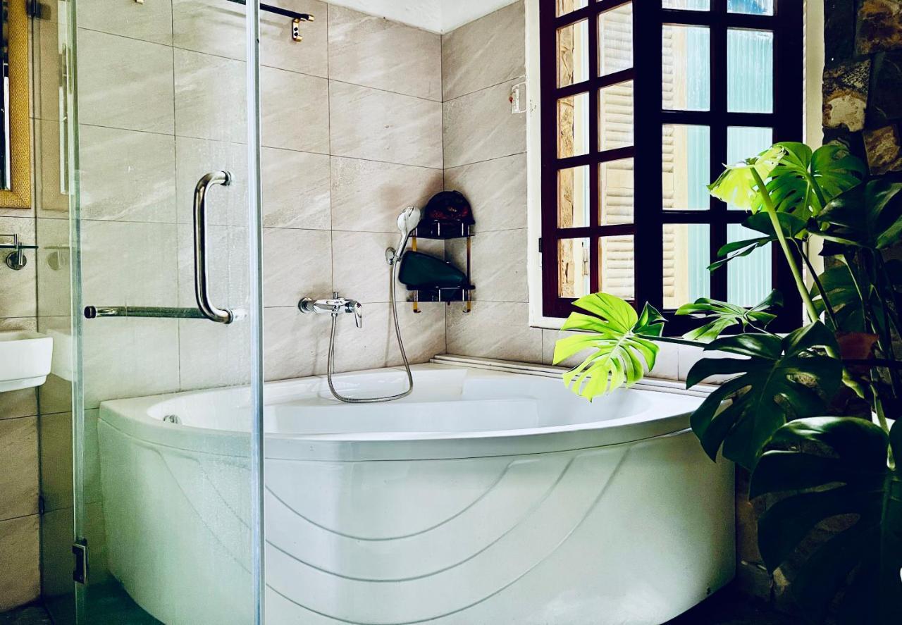 The First Ba Trieu Ha Noi Bed & Breakfast ฮานอย ภายนอก รูปภาพ